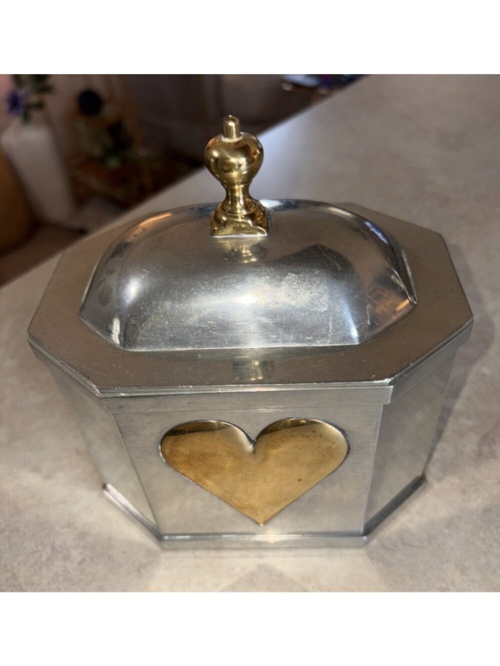 Williamsburg Restoration CW-107 Kirk Stieff Pewter & Brass Heart Tea Caddy Box